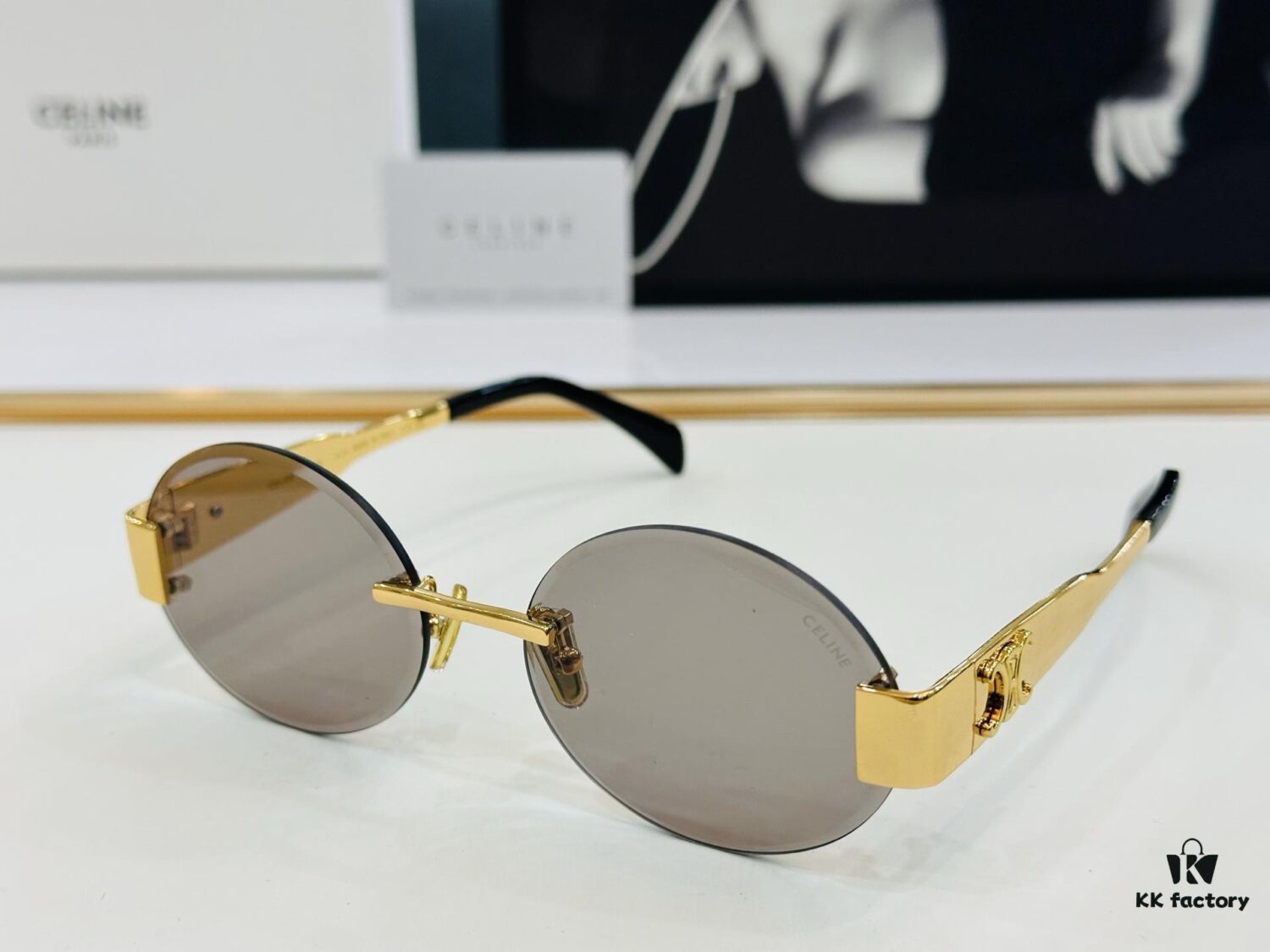 CELINE CL42121U Size 56□17-142, Popular Unisex Sunglasses with Excellent Shine and Premium Texture, XL Craftsmanship