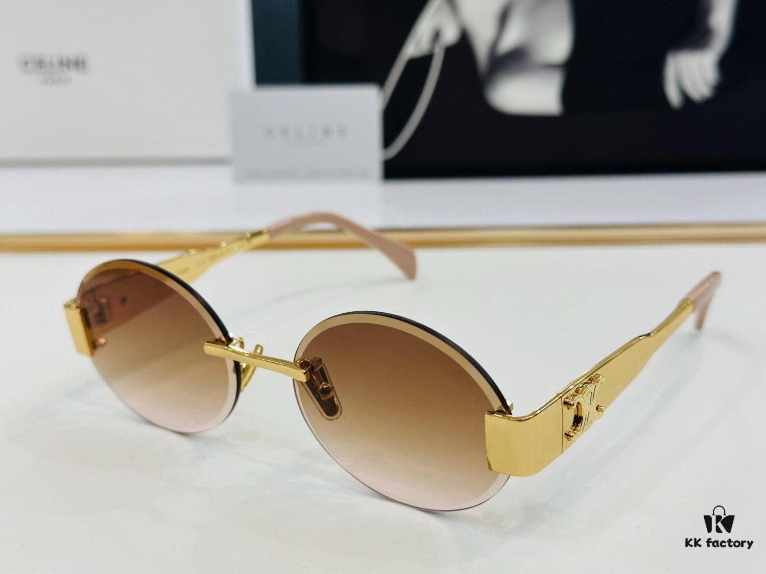 CELINE CL42121U Size 56□17-142, Popular Unisex Sunglasses with Excellent Shine and Premium Texture, XL Craftsmanship