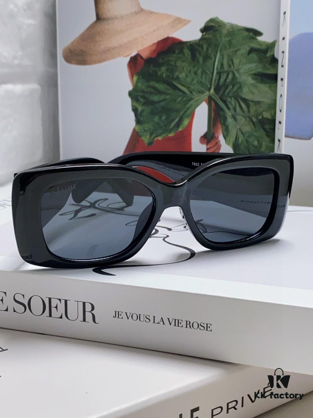 CELINE 2024 New Runway Collection Square Oversized Archetype Sunglasses, Popular Trendy Women's Eyewear Worn by Yang Mi