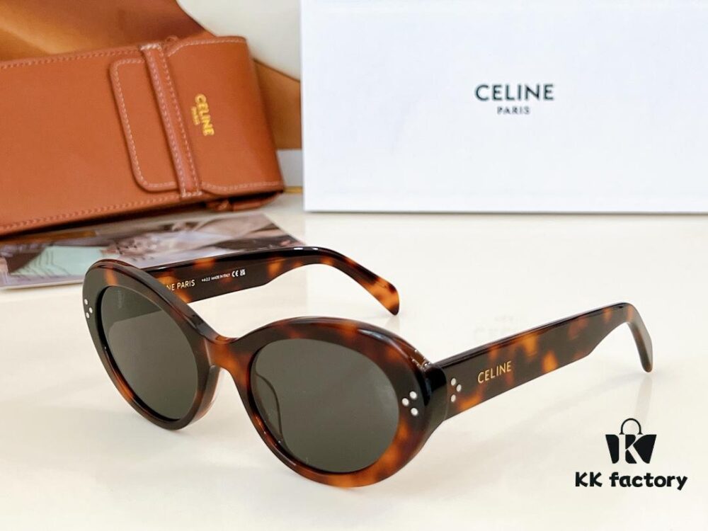 120 CELINE New Arrival Official Website Poster Simple Style Versatile Candy Colors Sunglasses Favorite Oval Frame with Signature Logo Design Fashionable and Everyday Wear Popular on Xiaohongshu Influencer Recommendations Model: CL40193I Size: 53-21-145 🔝🔝 Eyewear Sunglasses