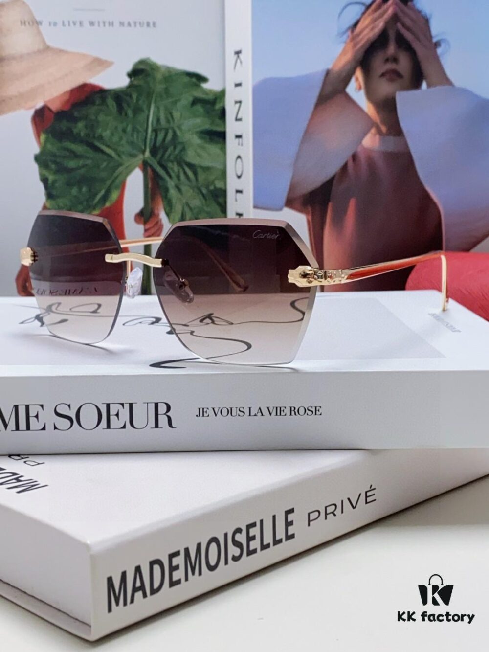 Cartier 2025 New Unisex Cat-Eye Sunglasses for Women, Classic Leopard-Print Temples 🐆, Diamond-Cut Edges, Premium Gradient Lenses, Oversized Frame