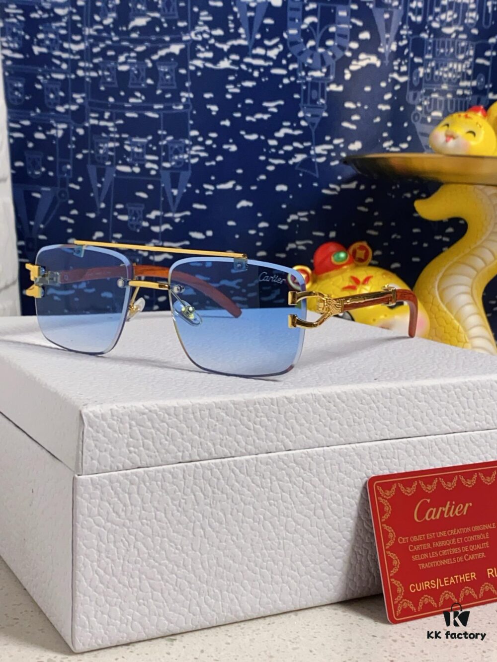 Cartier 2025 New Arrival Wooden Texture Panther Decorated Frameless Bar Square Sunglasses, Fashionable Retro Gradient Color Tinted Glasses for Street Photography