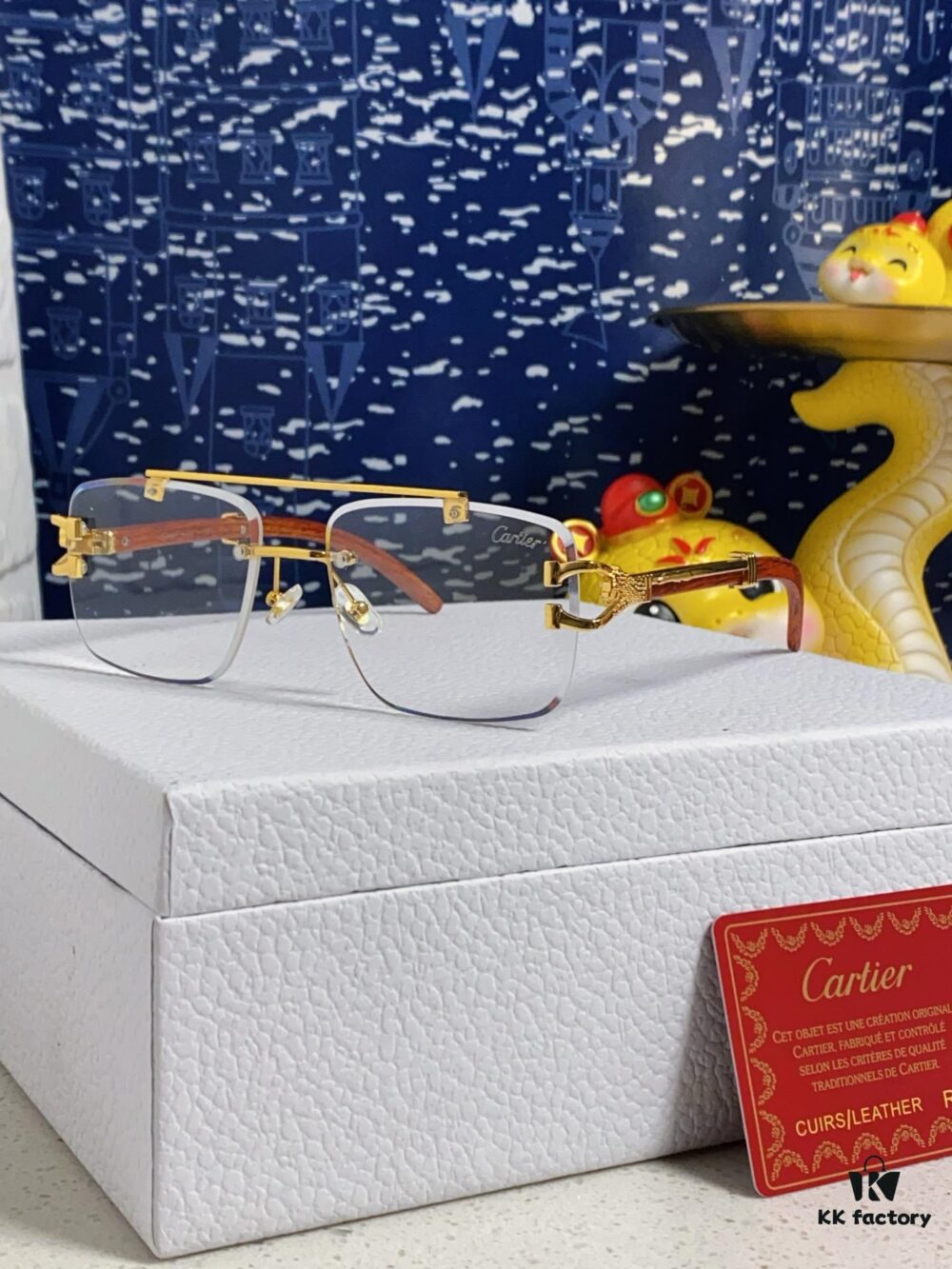 Cartier 2025 New Arrival Wooden Texture Panther Decorated Frameless Aviator Square Sunglasses, Gradient Color Tinted Vintage Fashion Shades for Men and Women