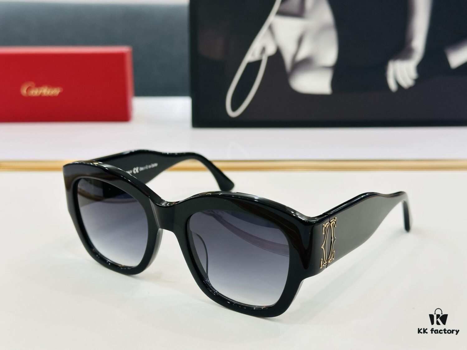 Cartier - ESW00568 Size: 52□21-135 Unisex Stylish Oversized Sunglasses, Universal Frame Fit, Minimalist and Elegant Design, Fashionable and Casual