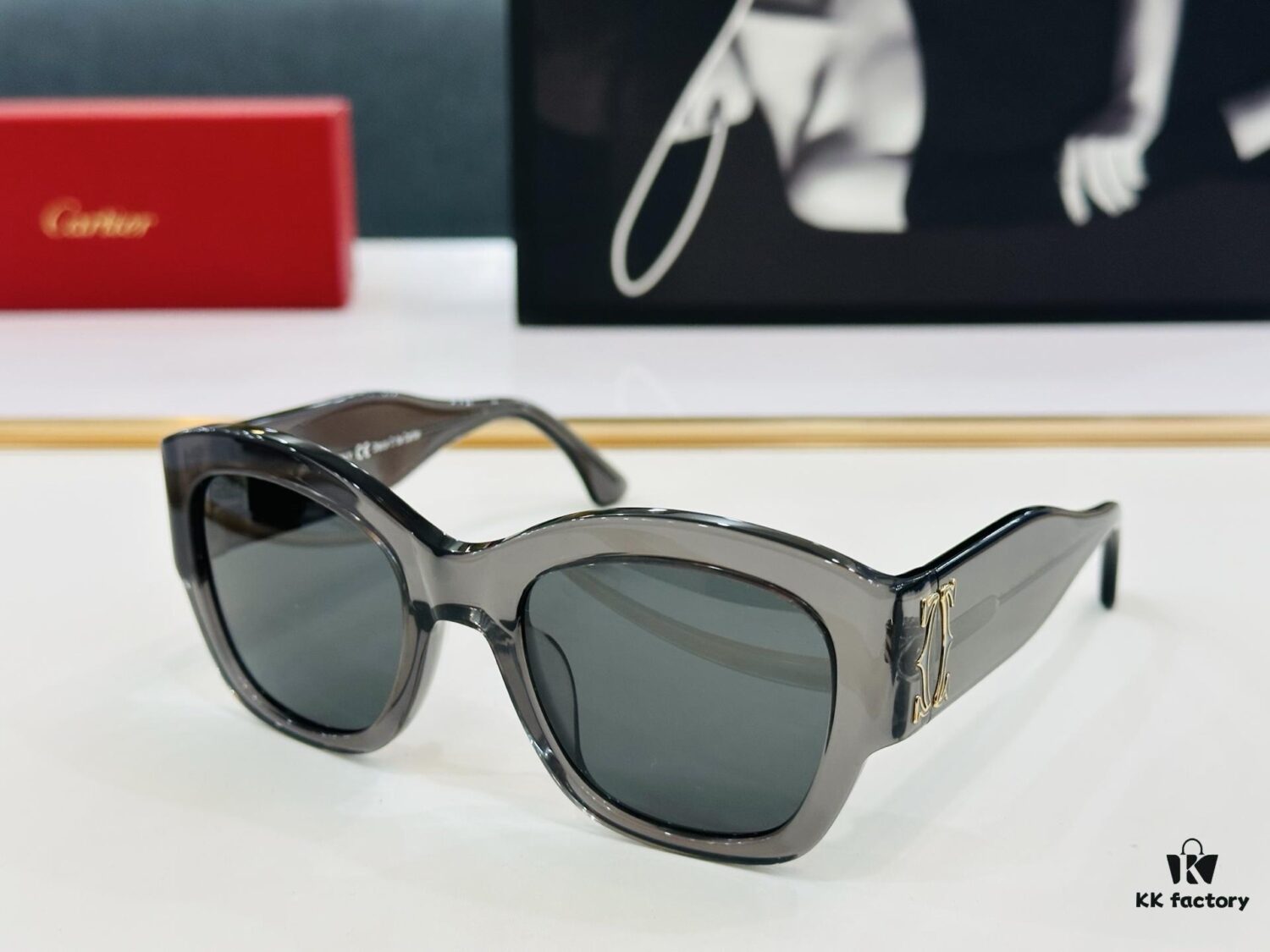 Cartier - ESW00568 Size: 52□21-135 Unisex Stylish Oversized Sunglasses, Universal Frame Fit, Minimalist and Elegant Design, Fashionable and Casual