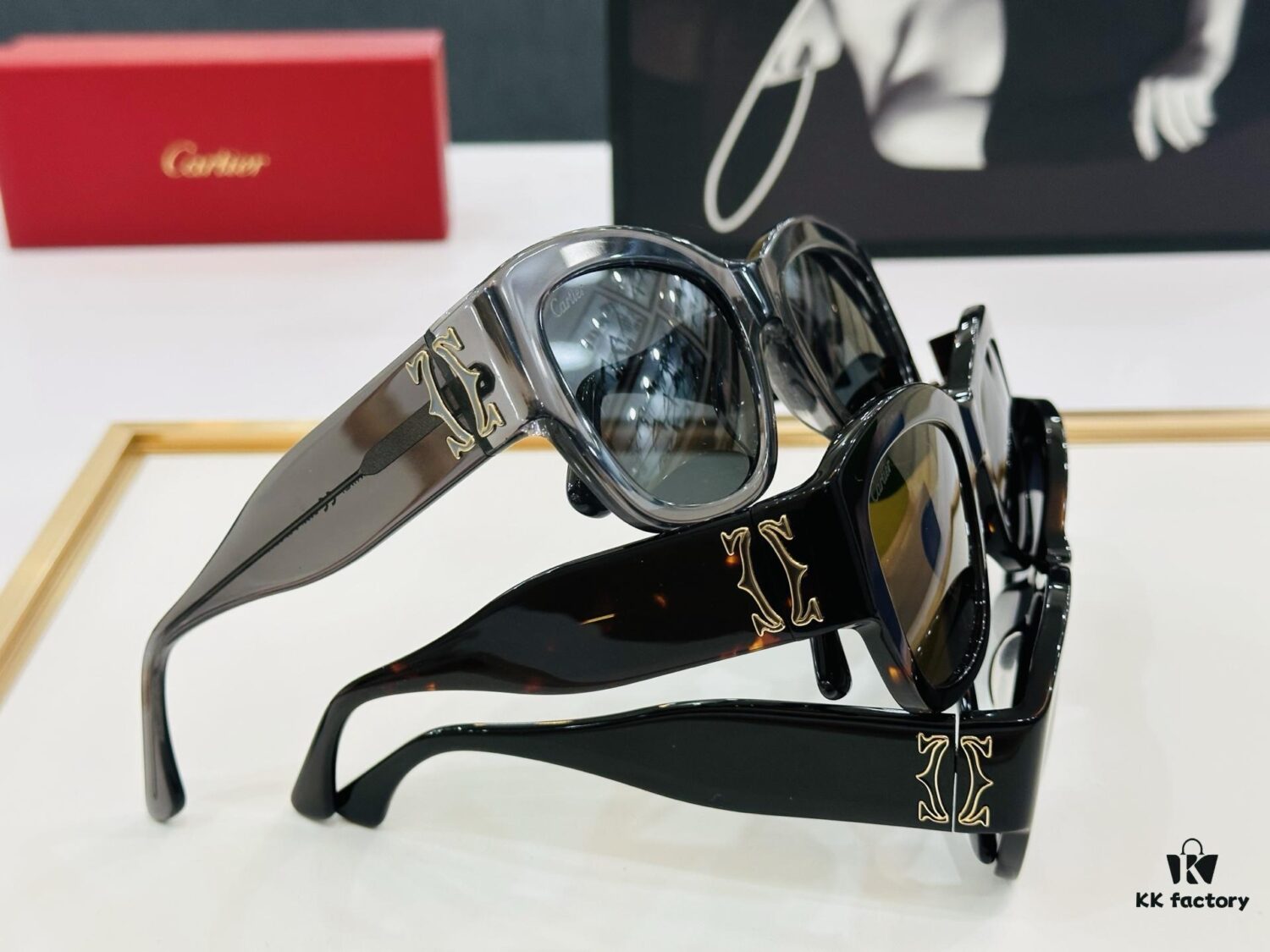 Cartier - ESW00568 Size: 52□21-135 Unisex Stylish Oversized Sunglasses, Universal Frame Fit, Minimalist and Elegant Design, Fashionable and Casual