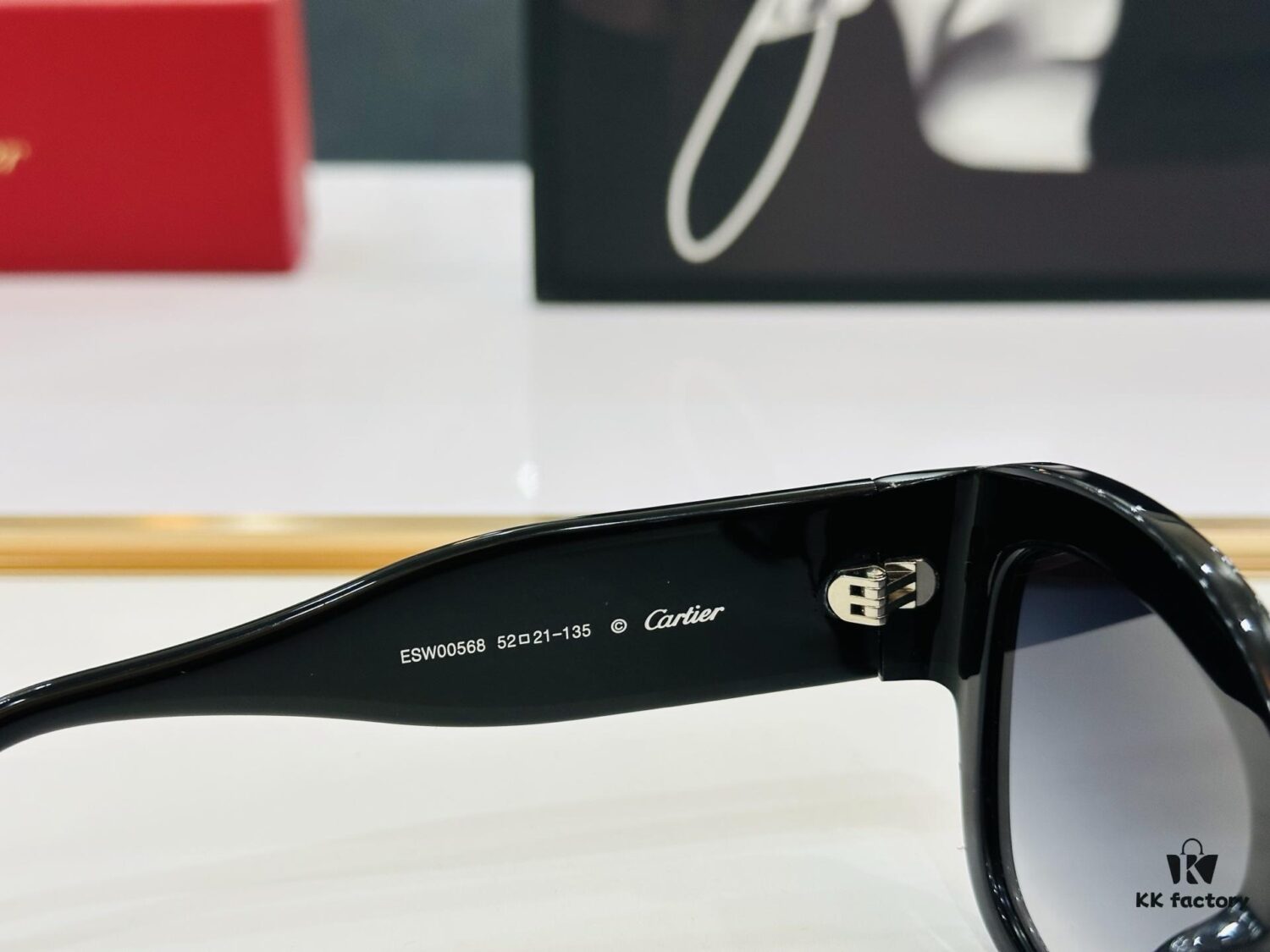 Cartier - ESW00568 Size: 52□21-135 Unisex Stylish Oversized Sunglasses, Universal Frame Fit, Minimalist and Elegant Design, Fashionable and Casual