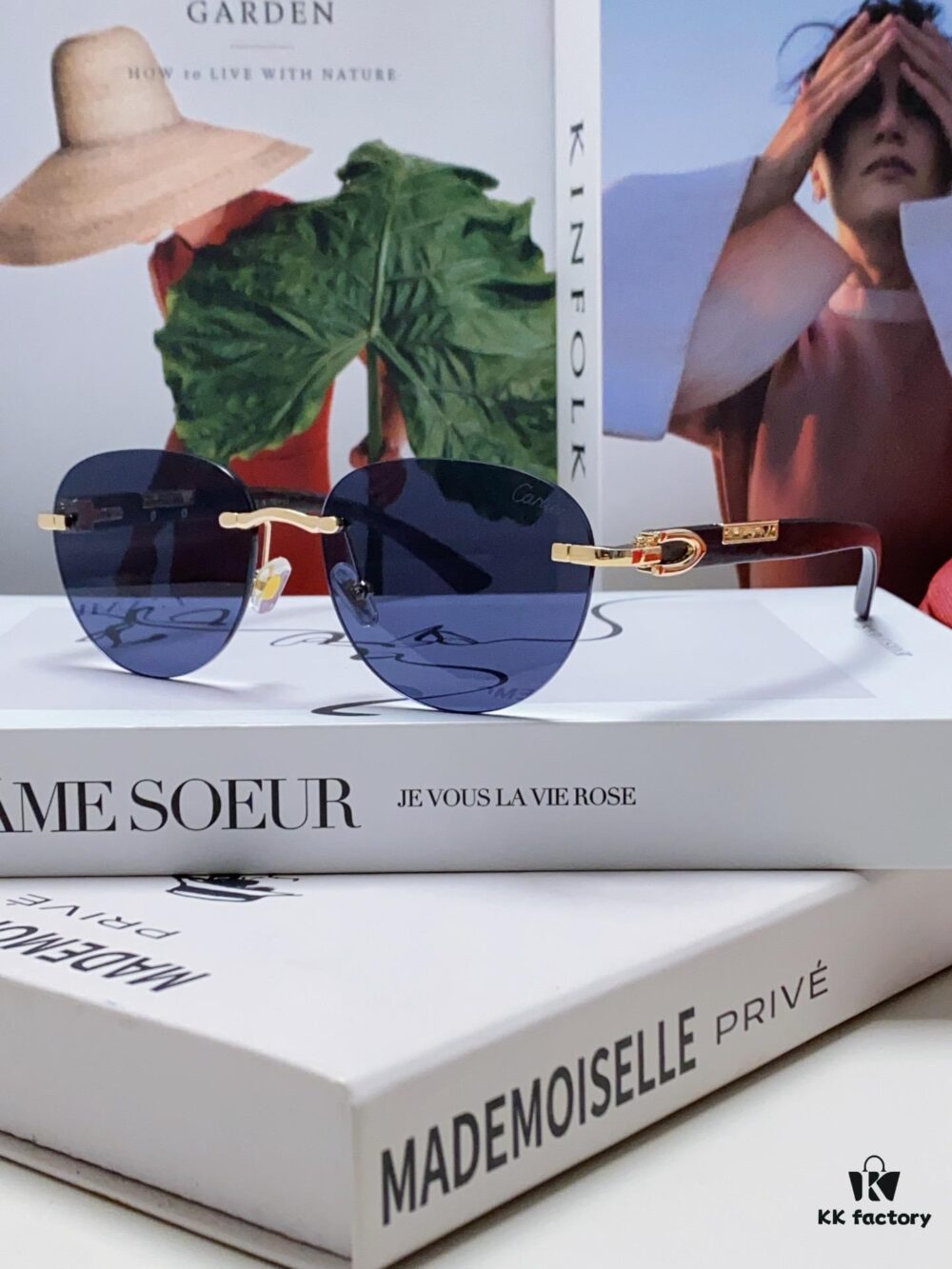 Cartier 2024 New Fashion Frameless Sunglasses with Retro Leopard Head Decoration, Celebrity-Inspired Square Sunglasses for Men and Women, UV-Protective Unisex Eyewear