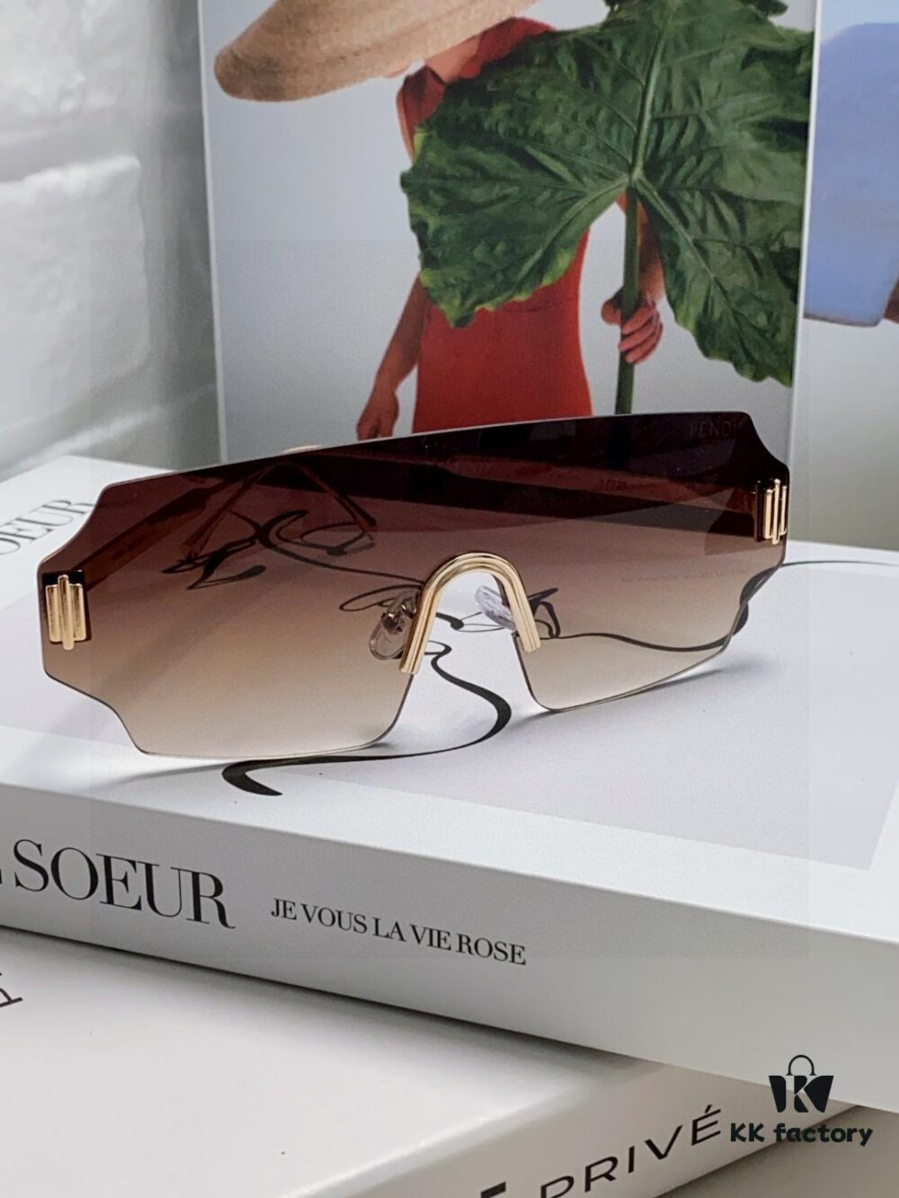 FENDI 2025 New Arrival Sunglasses for Men, Fashionable and Stylish Full-Face Shield Sun Protection Windproof Glasses, Frameless One-Piece Ocean Lens Unisex Oversized Sunglasses, European and American Trend Wind-Resistant Eyewear