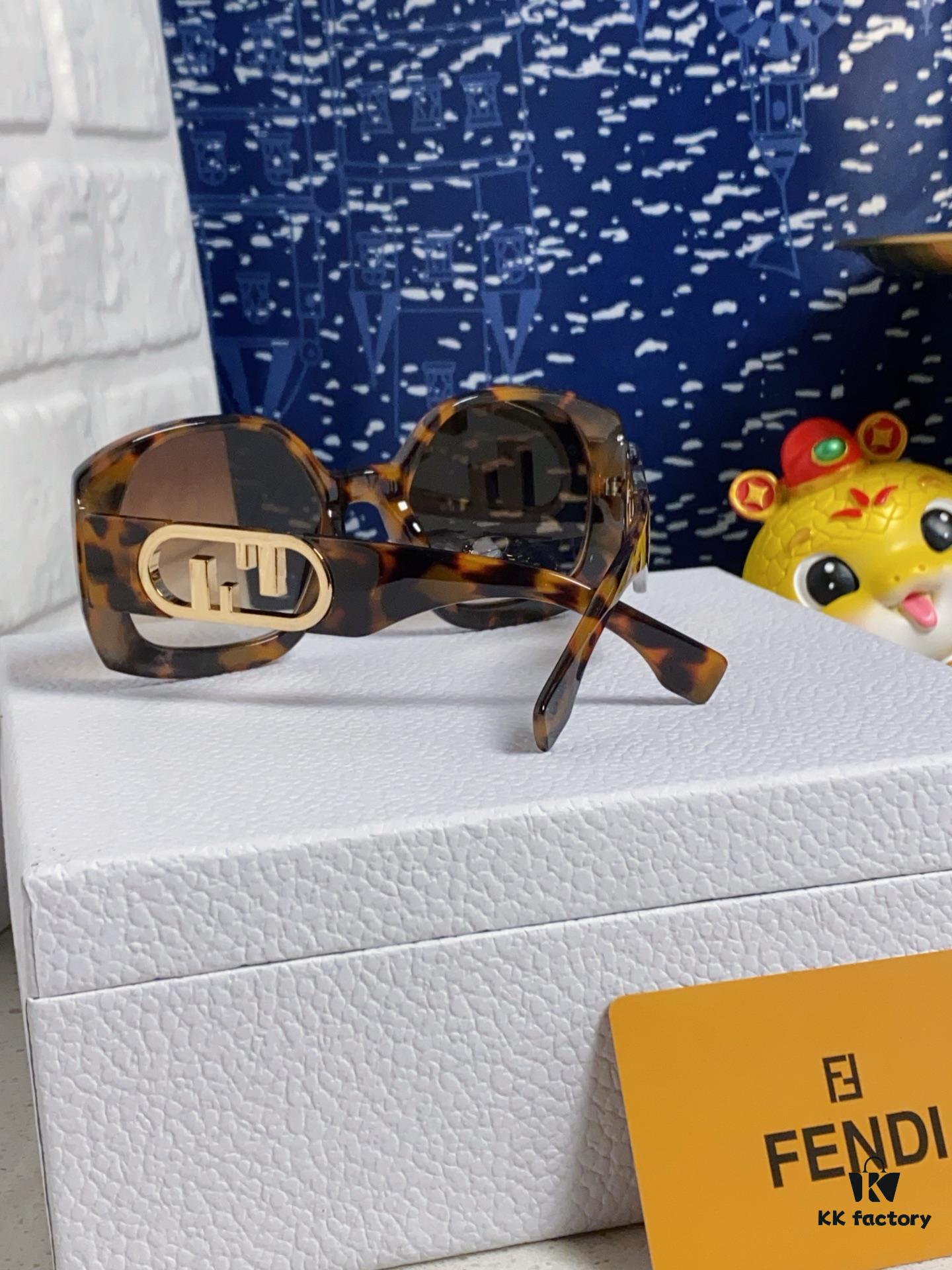FENDI Acetate O'Lock Sunglasses with Gold-Tone Metal Temples and Oversized O'Lock Logo