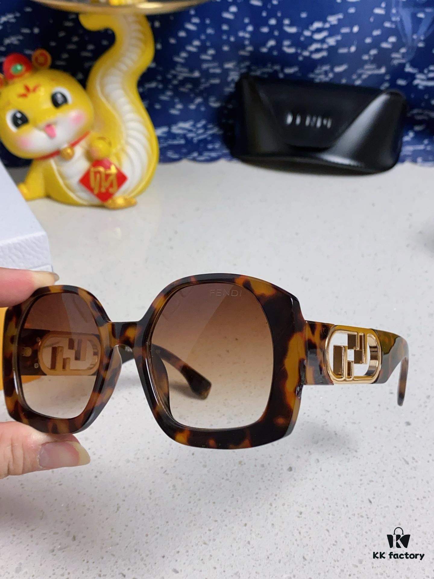 FENDI Acetate O'Lock Sunglasses with Gold-Tone Metal Temples and Oversized O'Lock Logo