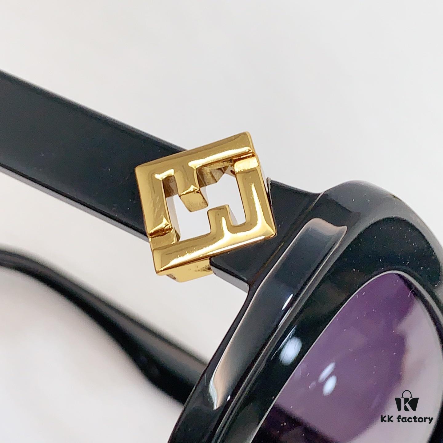 135 FENDI MOD: FE40138I Size: 54□19-140 Sunglasses