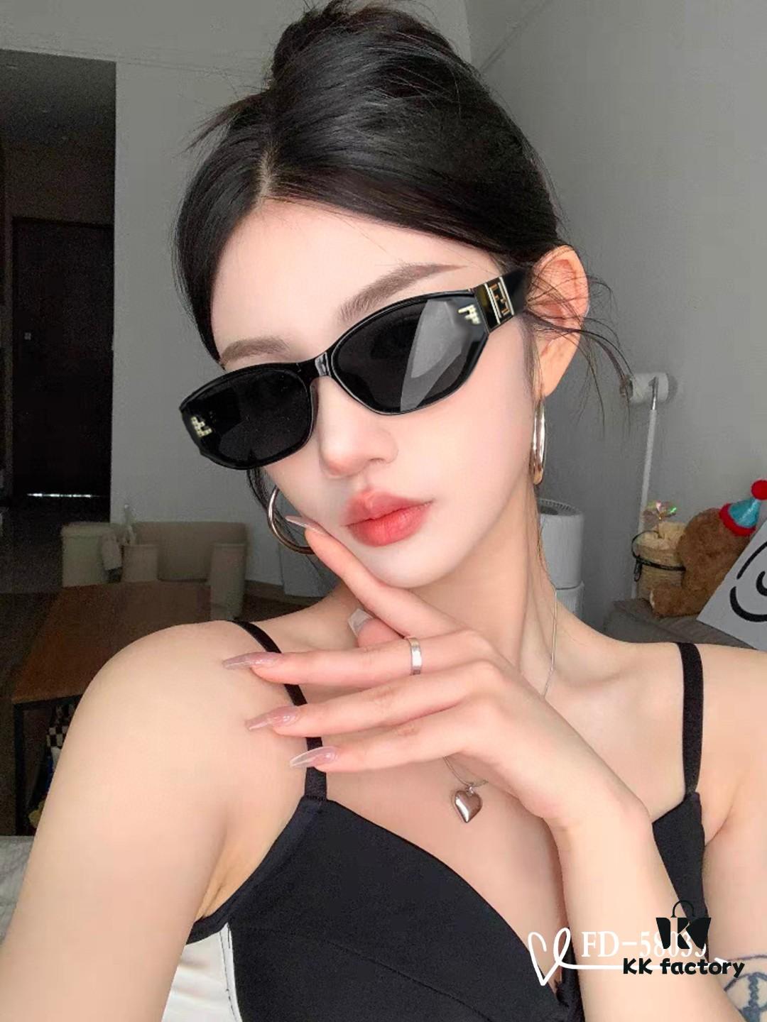 FENDI Italy | Polarized Sunglasses with TR90 Frame and Polarloid Resin Lenses