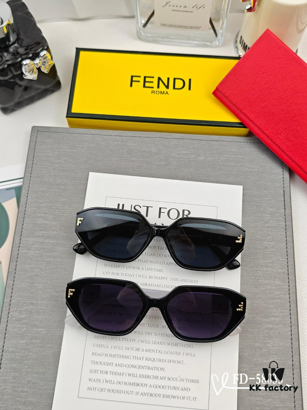 FENDI Italy | Polarized Sunglasses with TR90 Frame and Polarloid Resin Lenses