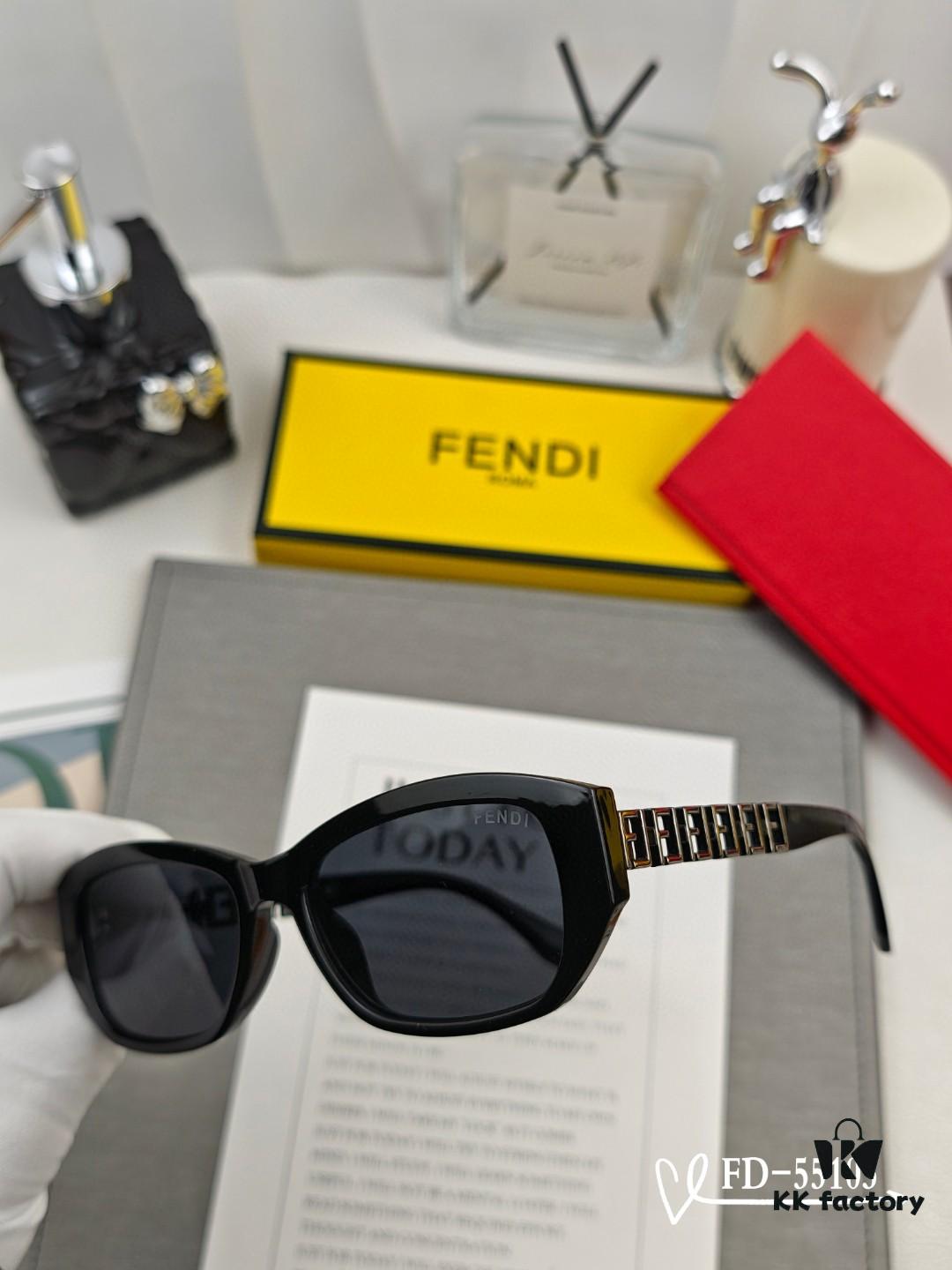 FENDI Italy | Polarized Sunglasses with TR90 Frame and Polarlite Lens