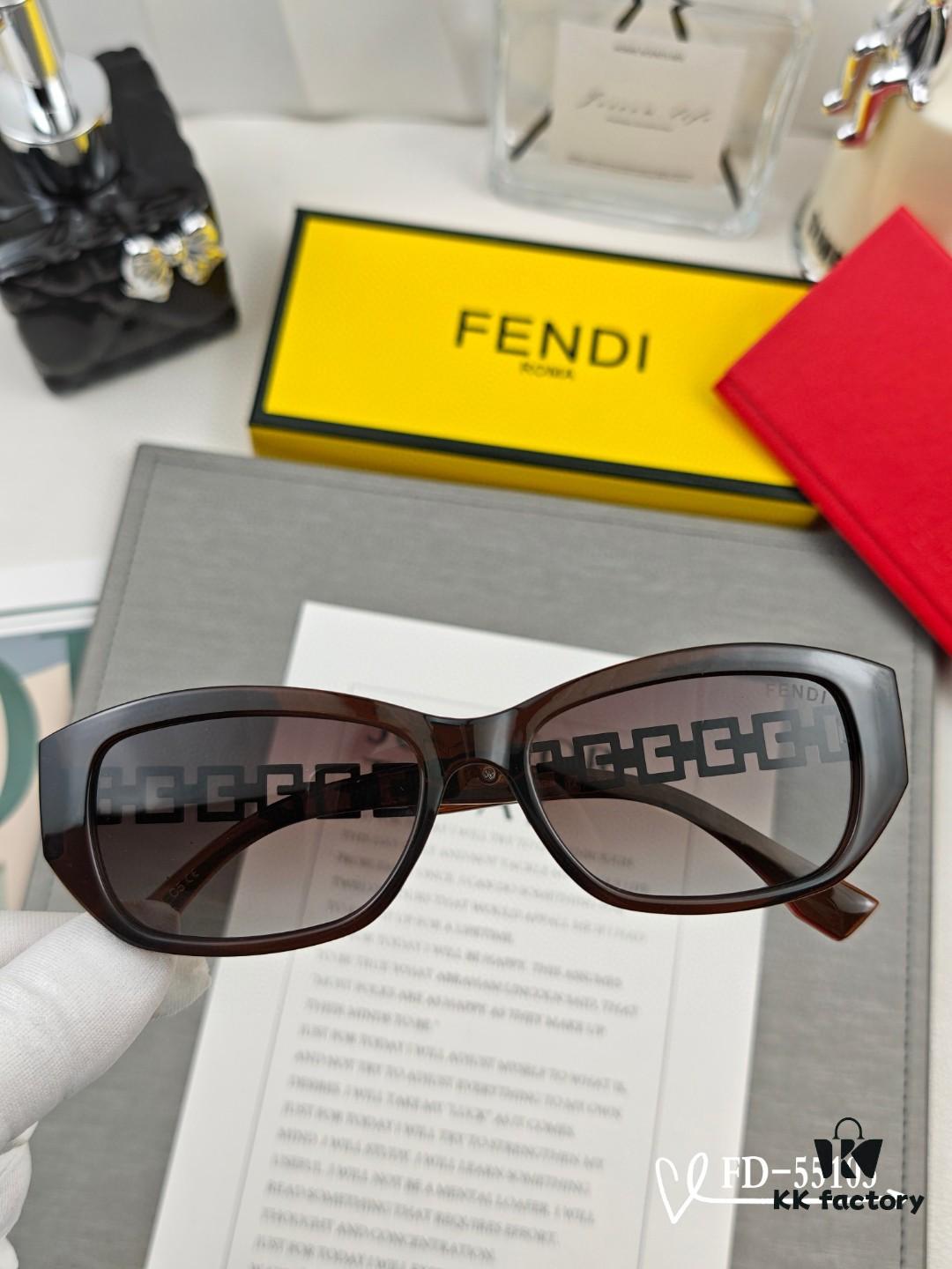 FENDI Italy | Polarized Sunglasses with TR90 Frame and Polarlite Lens