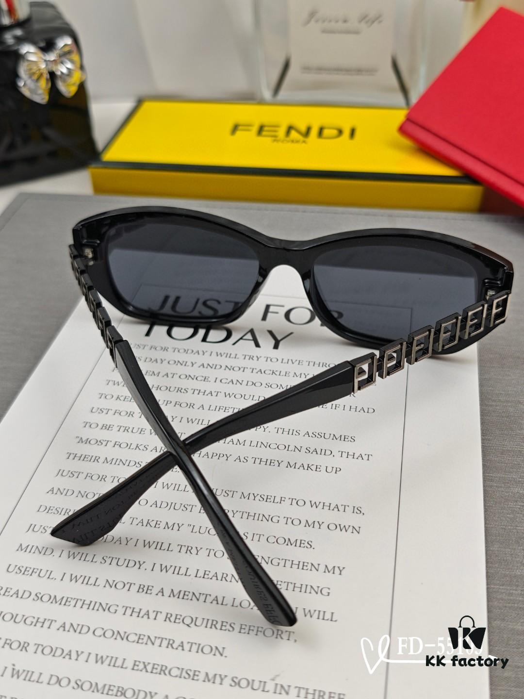 FENDI Italy | Polarized Sunglasses with TR90 Frame and Polarlite Lens
