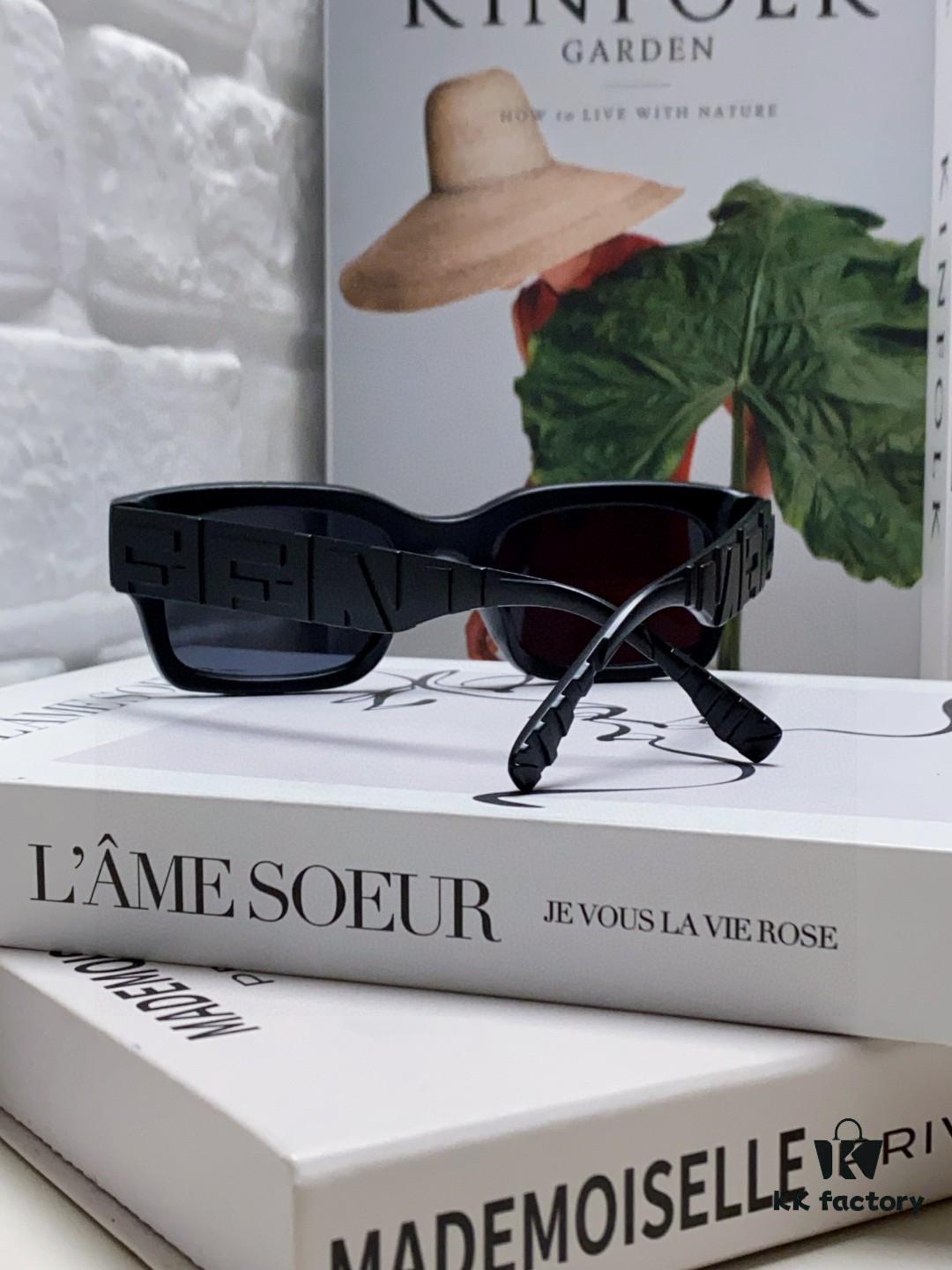 FENDI 2025 New Square Sunglasses, Trendy Hip-Hop Style Alphabet Design, Instagram-Worthy Street Snap Shades