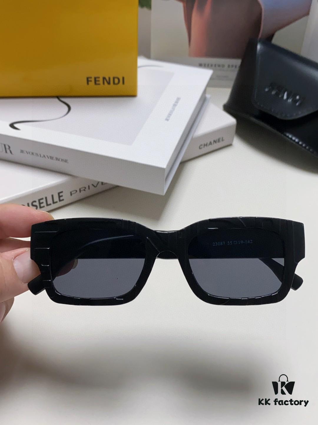 FENDI 2025 New Square Sunglasses, Trendy Hip-Hop Style Alphabet Design, Instagram-Worthy Street Snap Shades