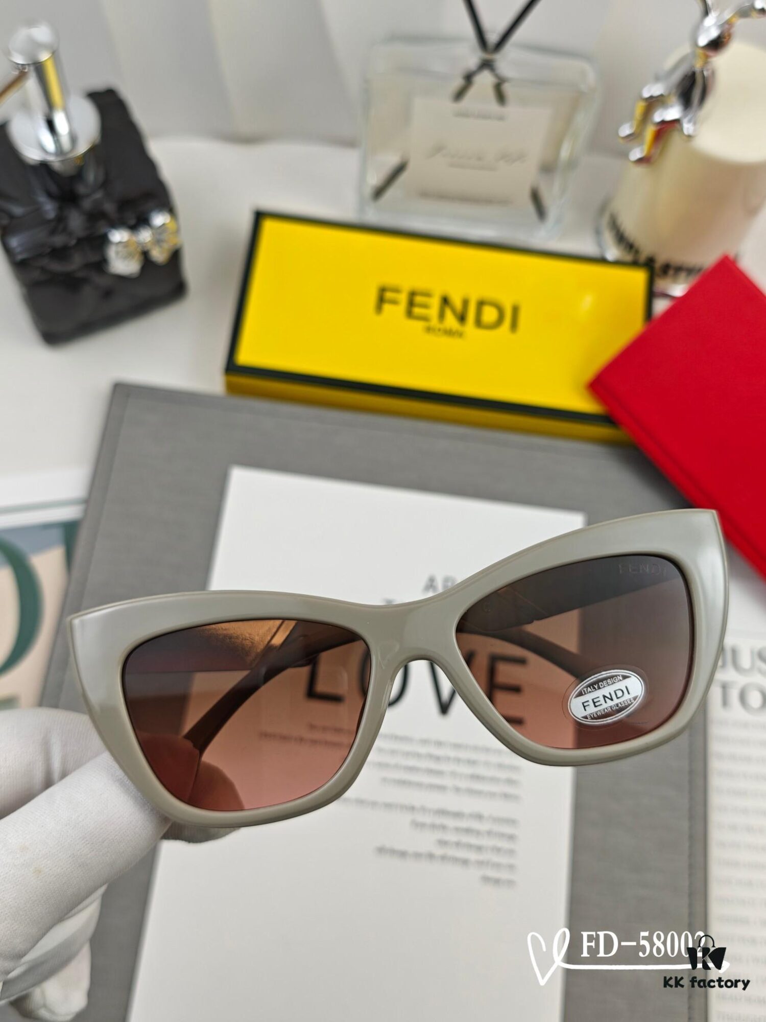 FENDI Italy | Polarized Sunglasses with TR90 Frame and POLAROID Lens