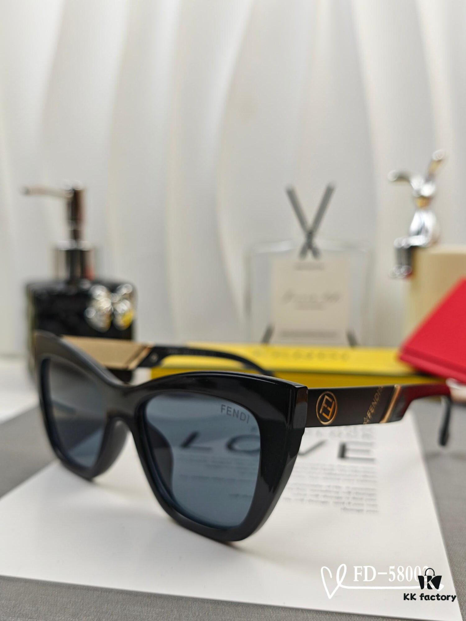FENDI Italy | Polarized Sunglasses with TR90 Frame and POLAROID Lens