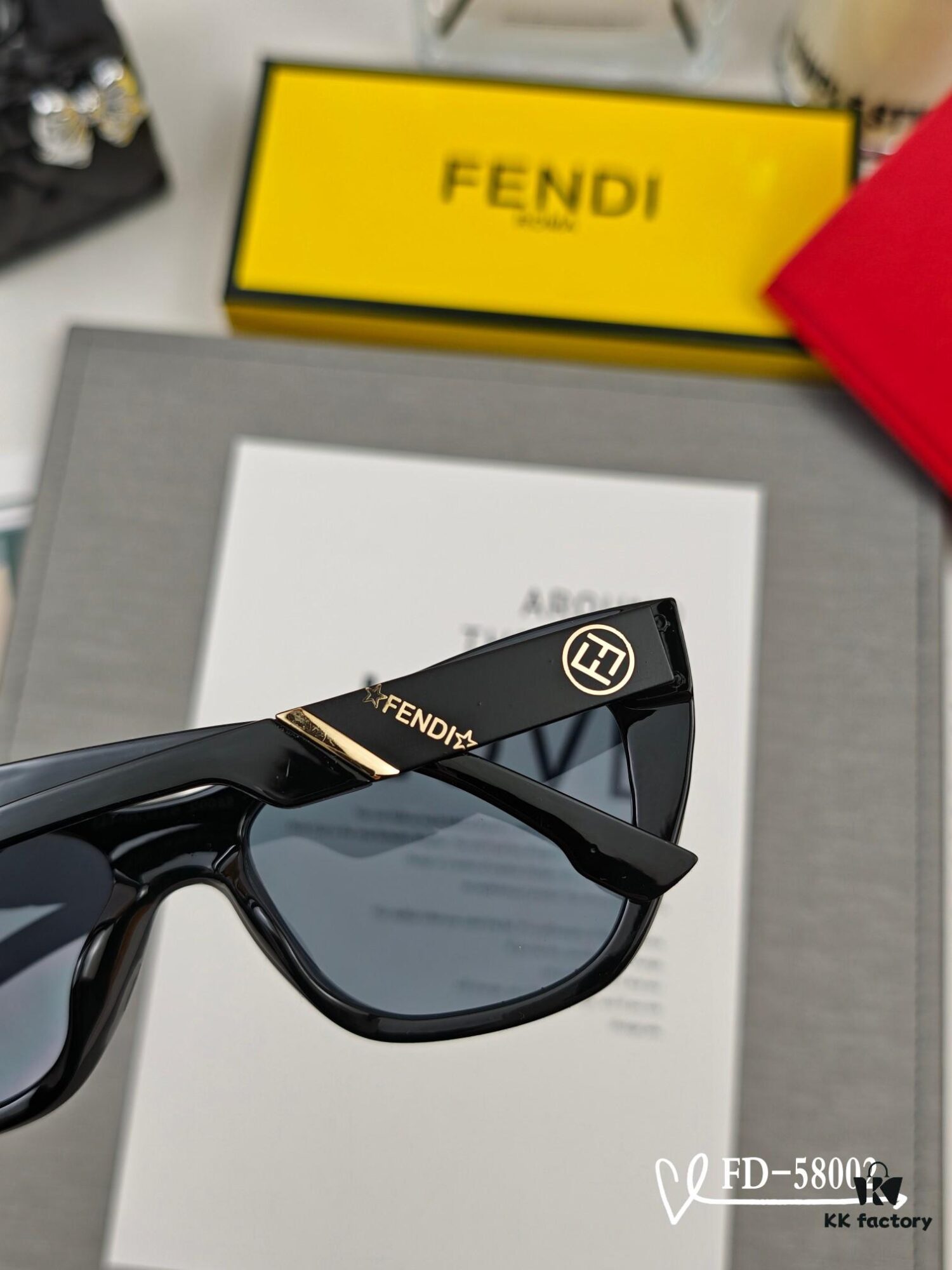 FENDI Italy | Polarized Sunglasses with TR90 Frame and POLAROID Lens