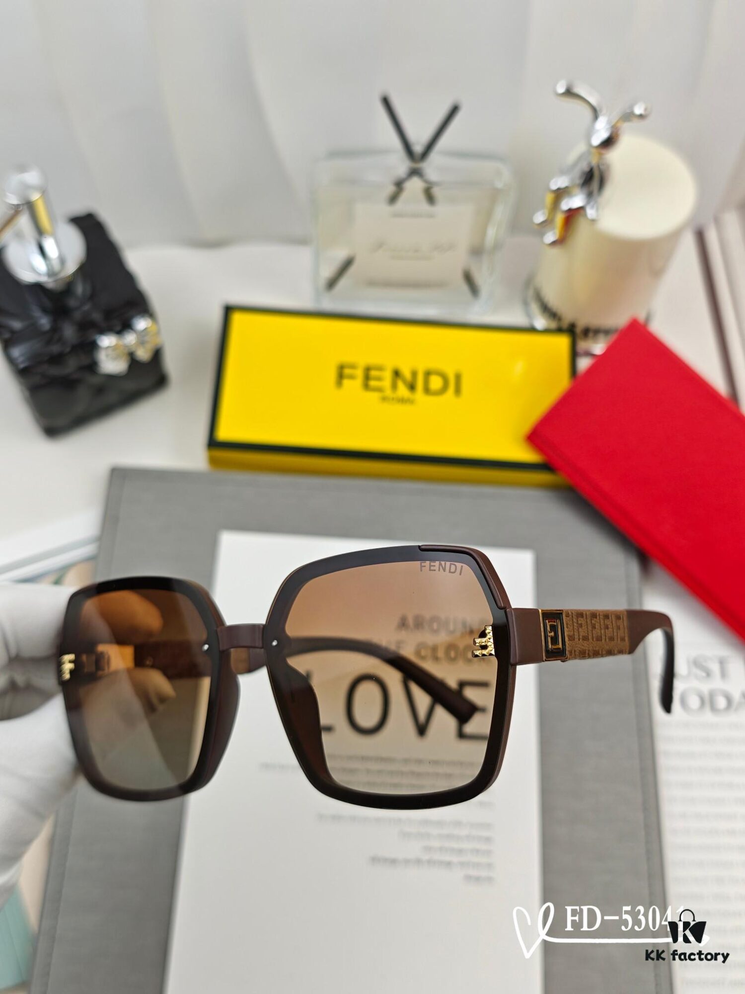 Italian FENDI New Arrival Sunglasses Model 53041 with Polarized Lenses, Lightweight TR90 Frame for Comfortable Wear