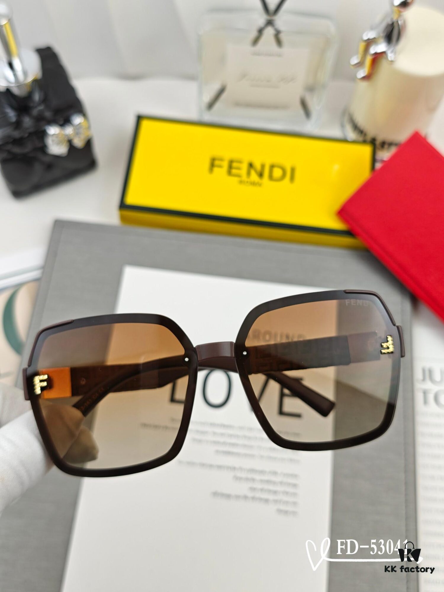 Italian FENDI New Arrival Sunglasses Model 53041 with Polarized Lenses, Lightweight TR90 Frame for Comfortable Wear