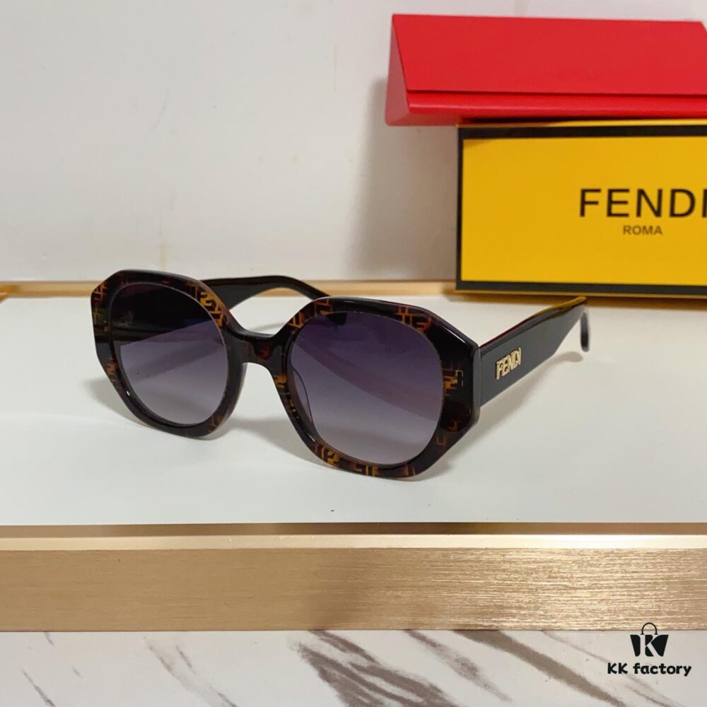 140 FENDI* FE40118 Sunglasses