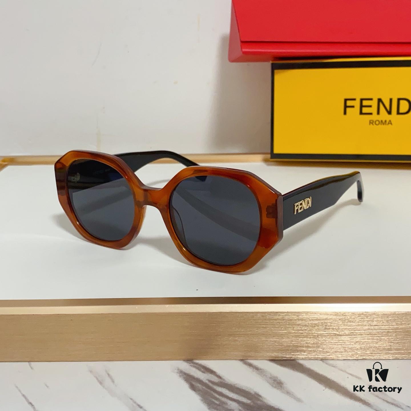 140 FENDI* FE40118 Sunglasses