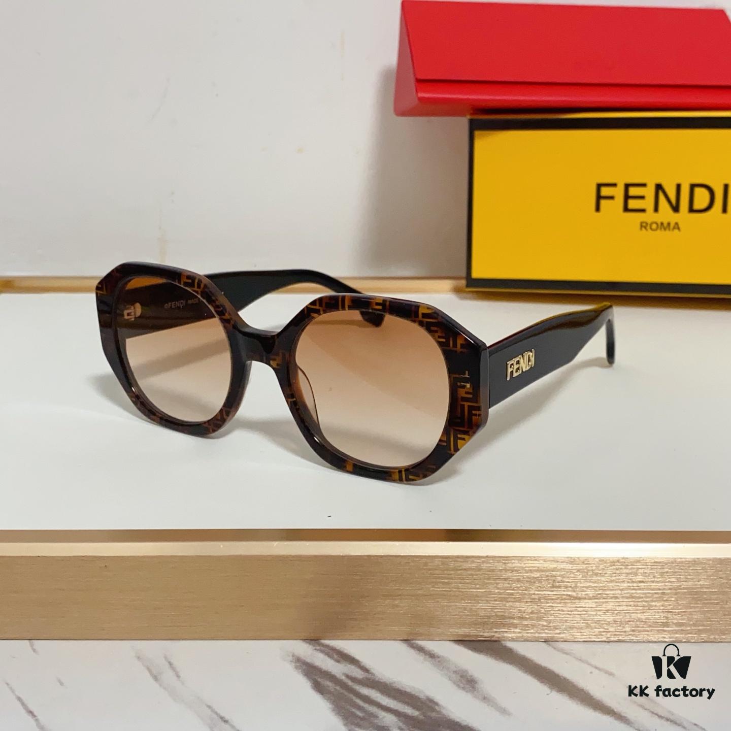 140 FENDI* FE40118 Sunglasses