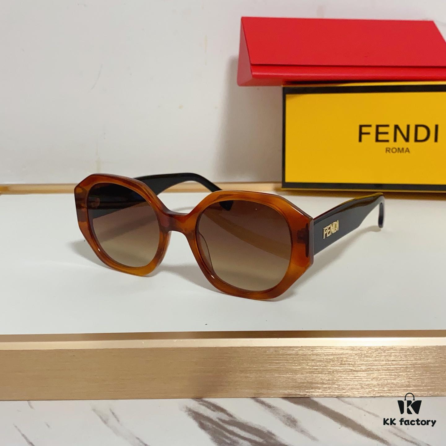 140 FENDI* FE40118 Sunglasses