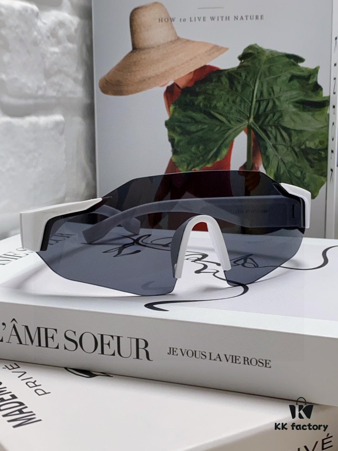 Fendi Running Glasses for Cycling and Marathon Sports, Unisex Outdoor Windproof Sunglasses with Oversized Frame