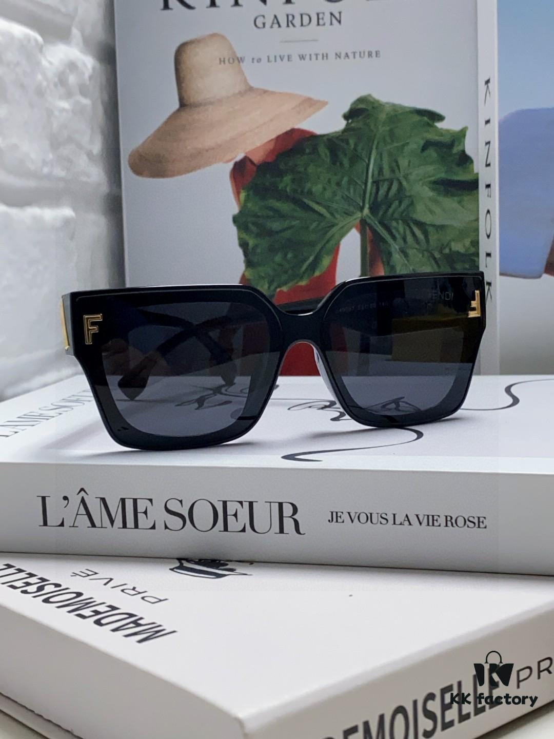 FENDI 2024 New Logo Design Minimalist Fashion Women's Sunglasses with Seamless Mirror Lenses