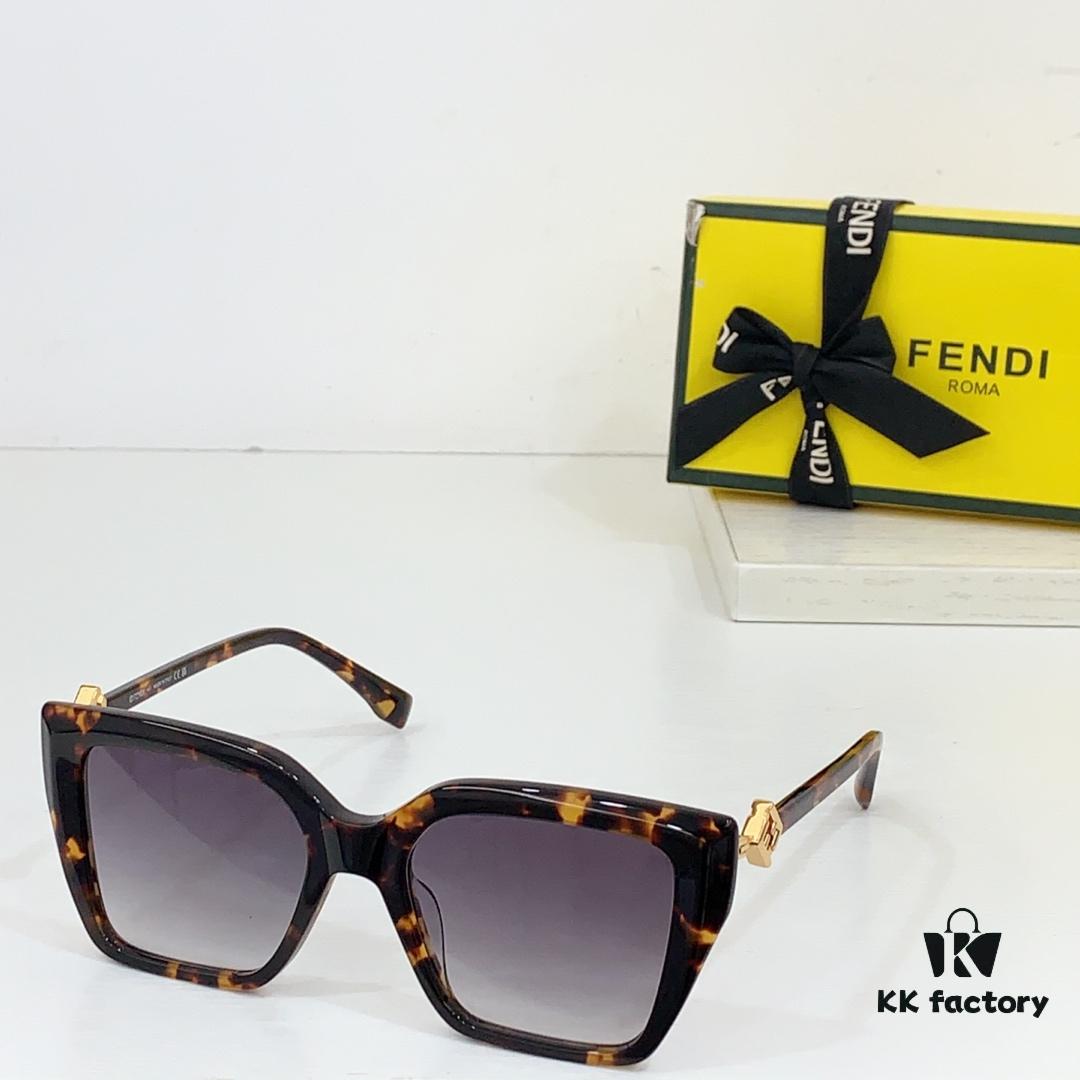 140 FENDI MODEL: FE40161I SIZE: 55□16-145 Sunglasses