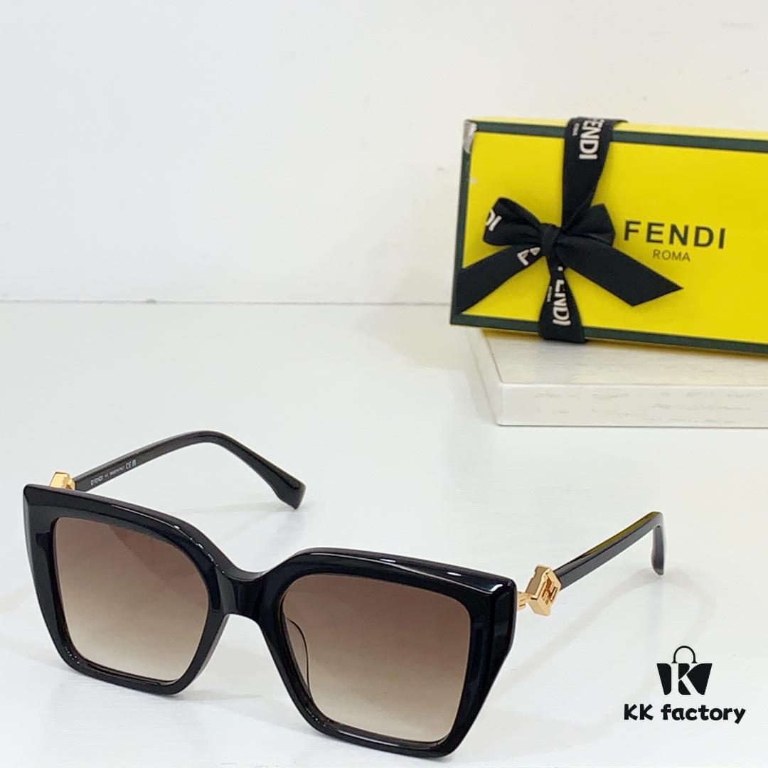 140 FENDI MODEL: FE40161I SIZE: 55□16-145 Sunglasses
