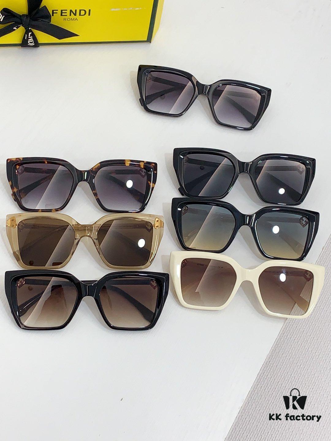 140 FENDI MODEL: FE40161I SIZE: 55□16-145 Sunglasses
