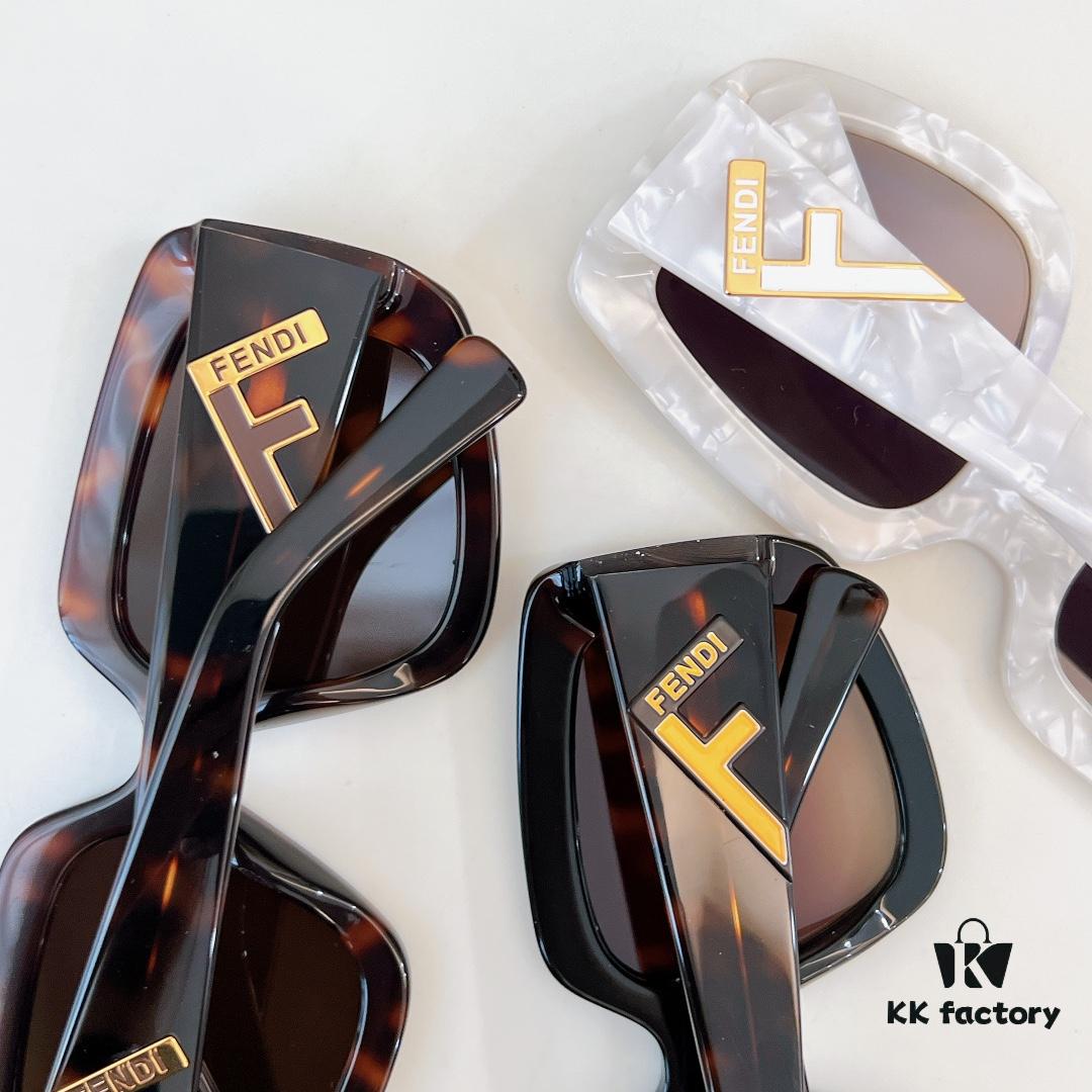 140 FENDI Mod: FE4079 Size: 54□21-142