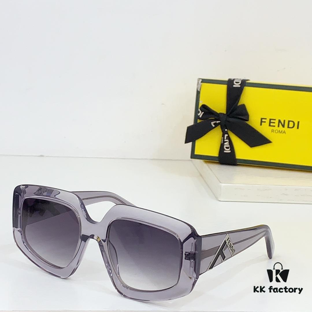 140 FENDI FE4079 Sunglasses, Size 54-21-142