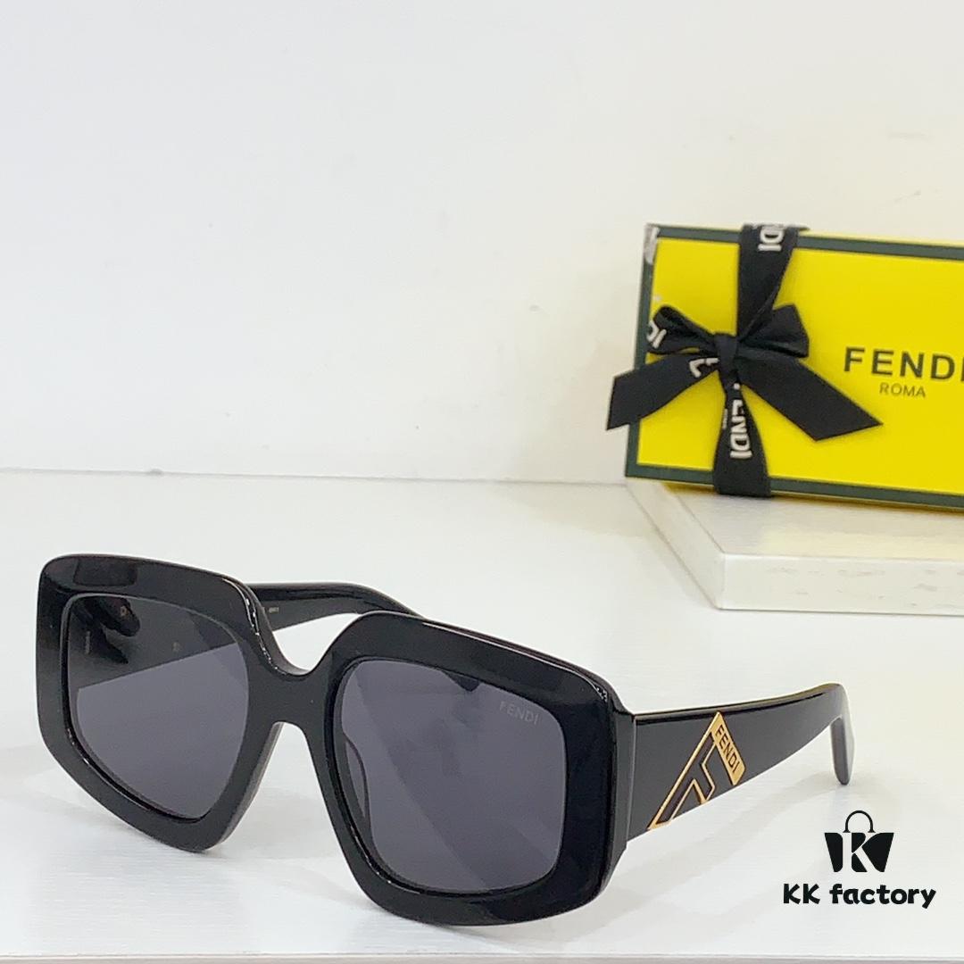 140 FENDI FE4079 Sunglasses, Size 54-21-142