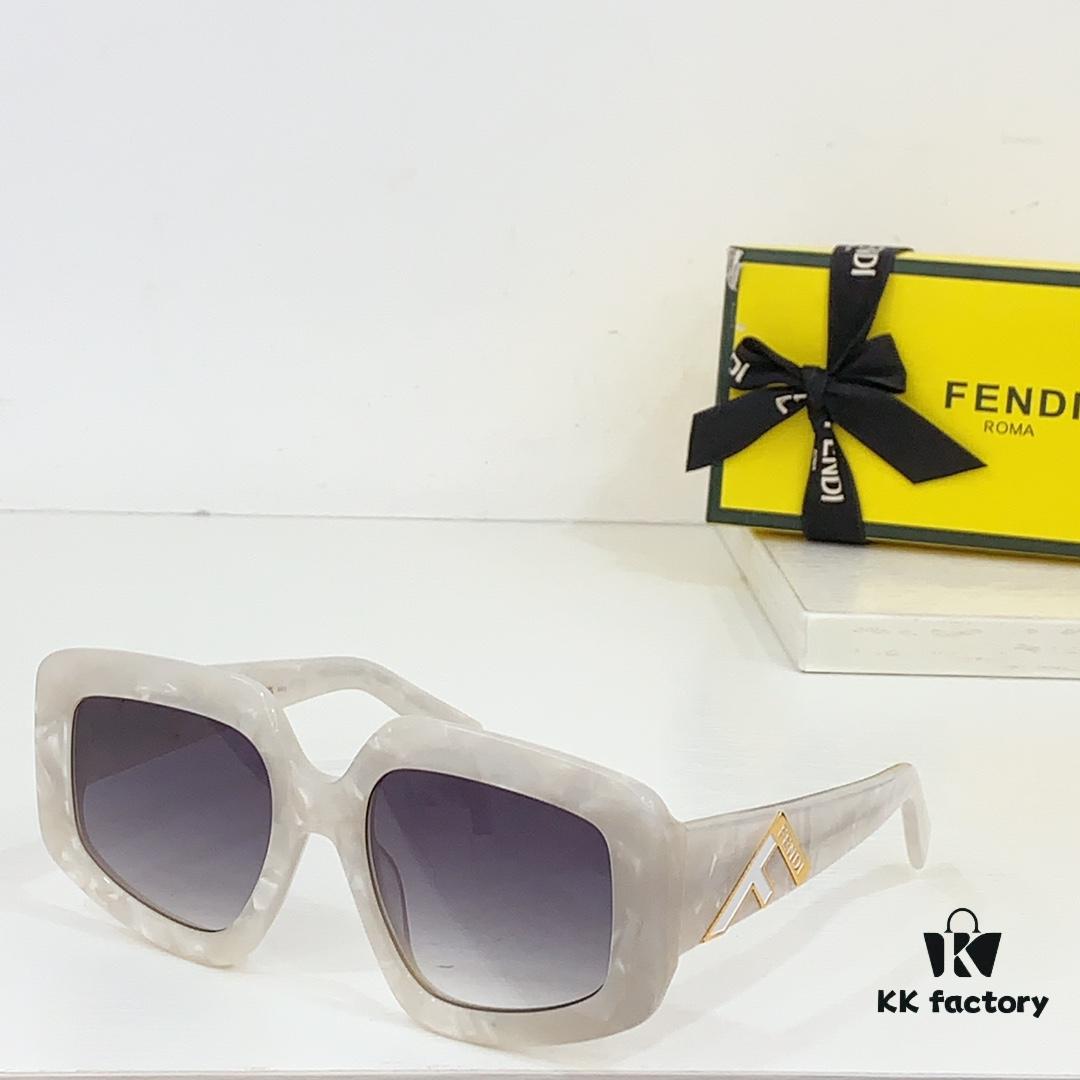 140 FENDI FE4079 Sunglasses, Size 54-21-142