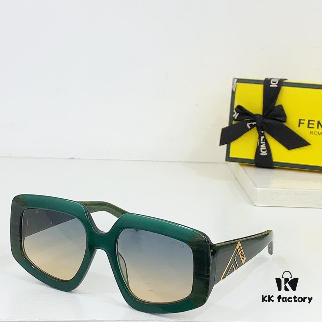 140 FENDI FE4079 Sunglasses, Size 54-21-142
