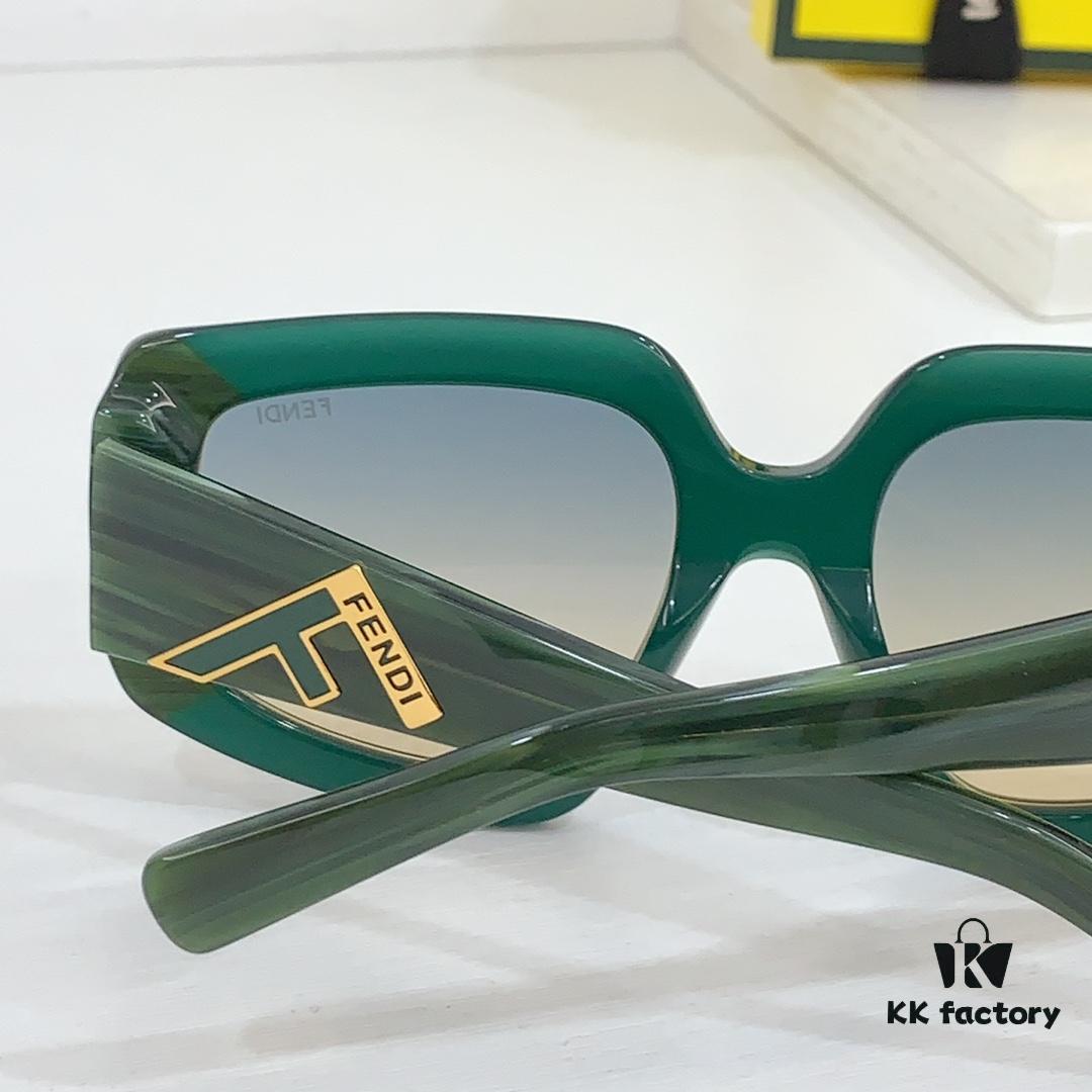 140 FENDI FE4079 Sunglasses, Size 54-21-142