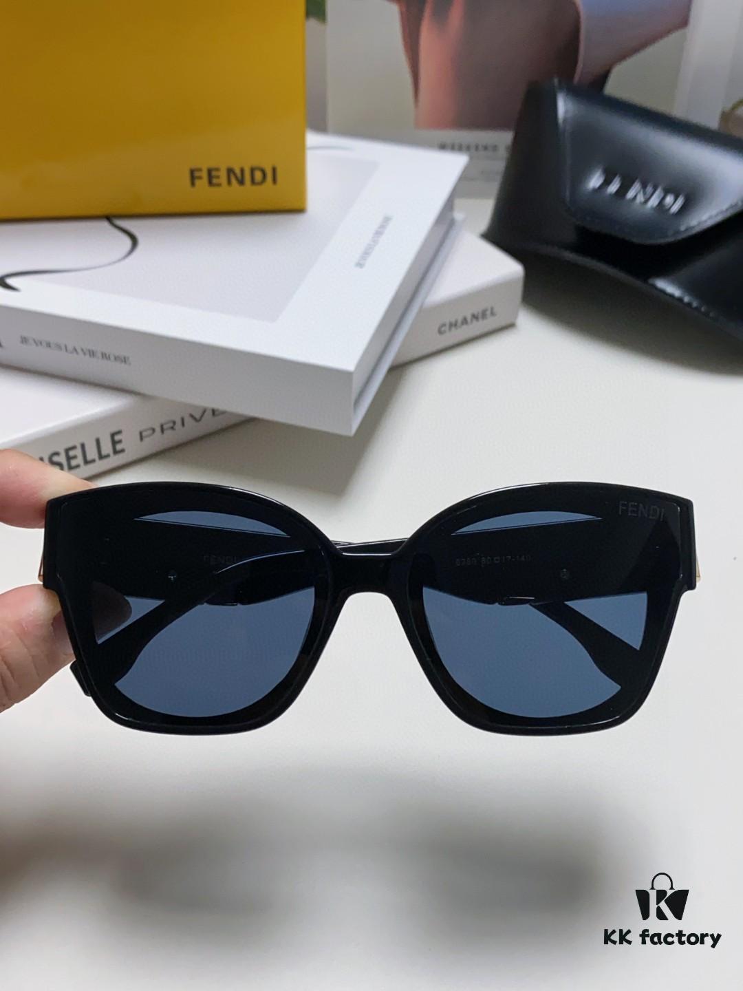FENDI Fendi Newly Designed Logo, Minimalist and Stylish, Featuring Seamless Mirror Lenses