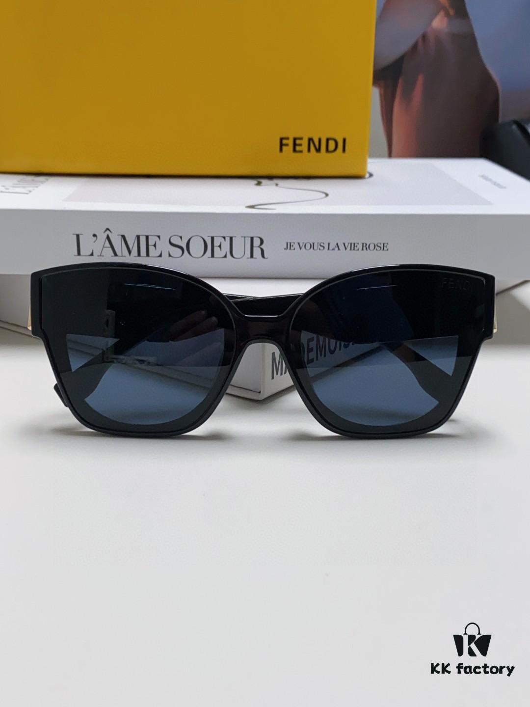 FENDI Fendi Newly Designed Logo, Minimalist and Stylish, Featuring Seamless Mirror Lenses