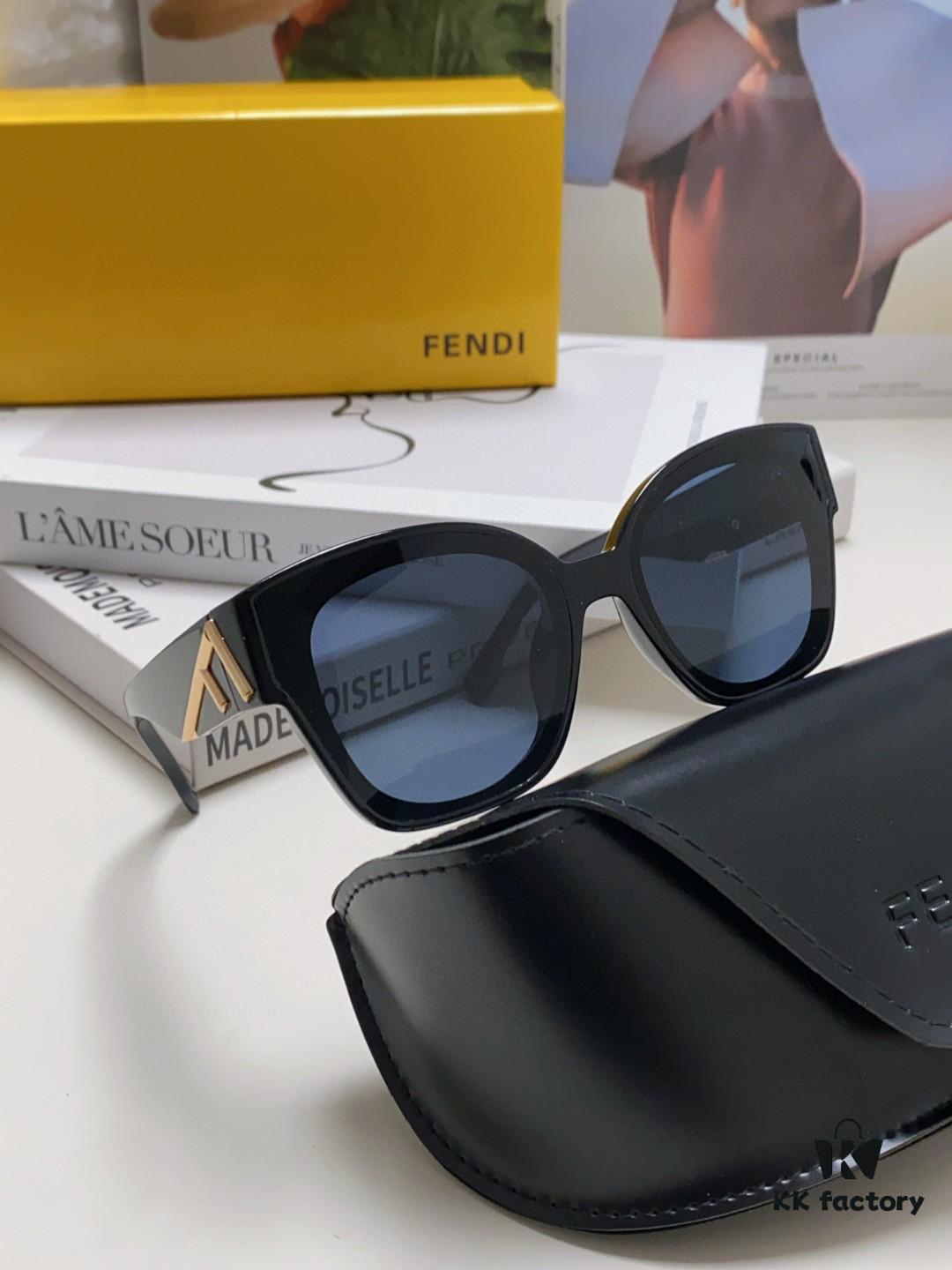 FENDI Fendi Newly Designed Logo, Minimalist and Stylish, Featuring Seamless Mirror Lenses
