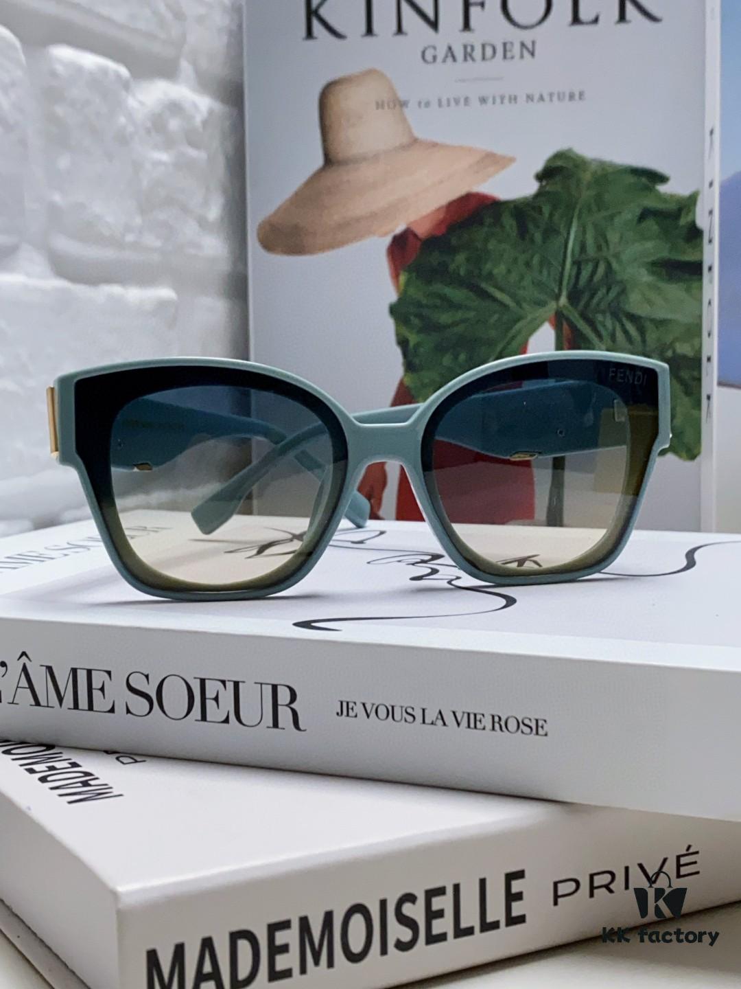 FENDI Fendi New Logo Design Minimalist Fashion Sunglasses with Seamless Mirror Lenses