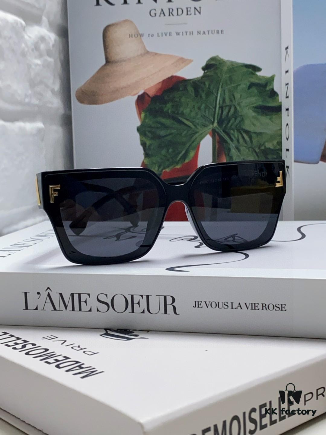 FENDI 2024 New Logo Design Minimalist Fashion Women's Sunglasses with Seamless Mirror Lenses