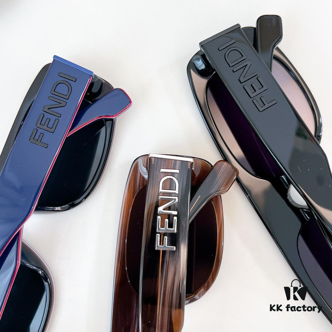 150 FENDI MODEL: FE40162I SIZE: 54□20-145