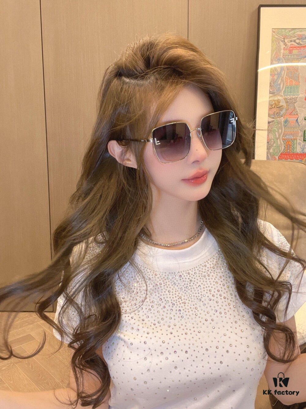 140 FENDI [FE4076U] Minimalist and Elegant Square Frame, Stylish Face-Framing Design with Mirror-Finished Full Rhinestone Letter Accents